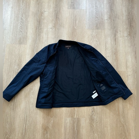 Navy blue lightweight jacket with a zipper - Picture 7 of 9